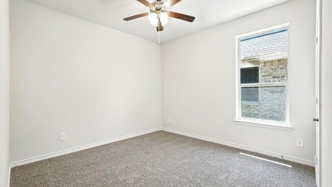 Building Photo - Welcome to this stunning 4-bed, 2-bath home with flex space, style, and comfort throughout!