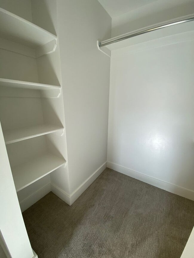 Building Photo - Beautiful 3 Bed, 2.5 Town Home! Available ...