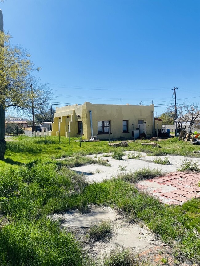 Building Photo - 219 E Blacklidge Dr