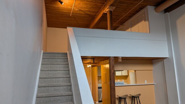 Building Photo - 839 Main St