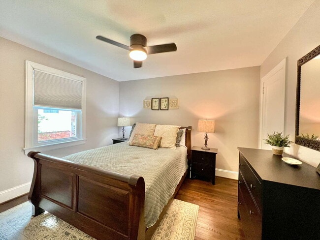 Building Photo - Picturesque 3 Bedroom House!