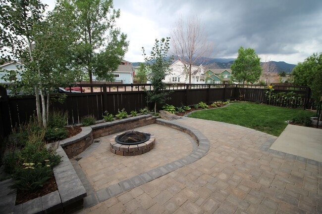 Building Photo - Beautiful 3bdrm 3bath home in Gold Hill Mesa