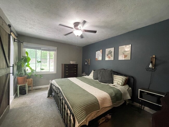 Building Photo - Bellevue Home For Rent!