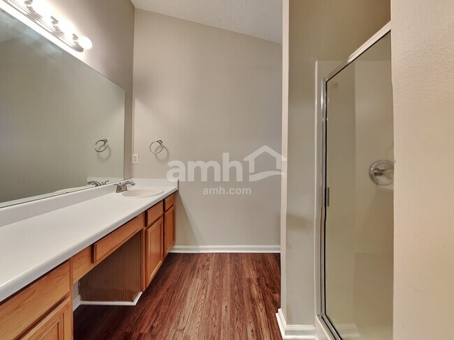 Building Photo - 3670 Sugarbrook Dr