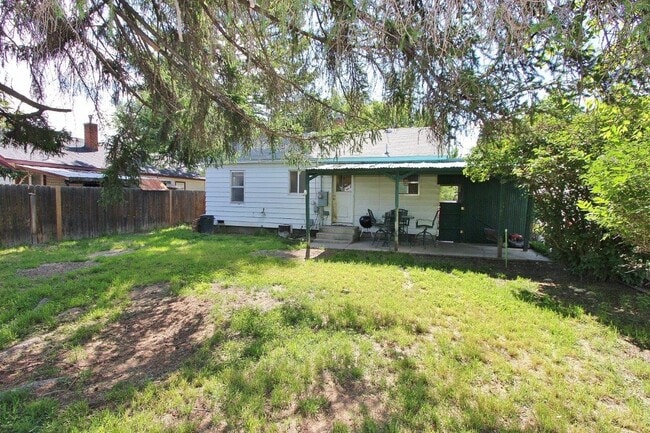 Building Photo - 1605 S Reinhart Dr