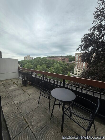 Building Photo - 1443 Beacon St