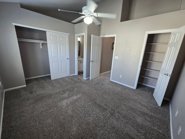 Building Photo - Updated Autumn Chase Townhome