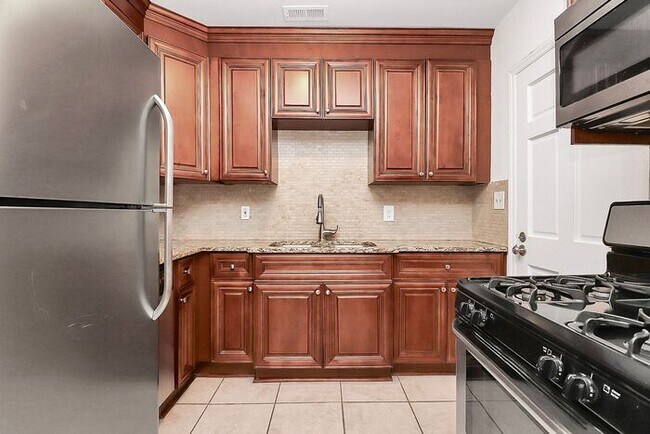 Building Photo - Charming 2BD/1BA Unit on Pecan Ave!
