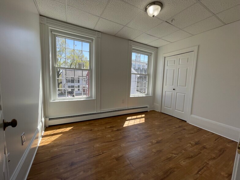 Building Photo - 20 Leyden St