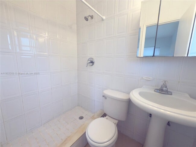 Building Photo - 1523 NE 110th Terrace