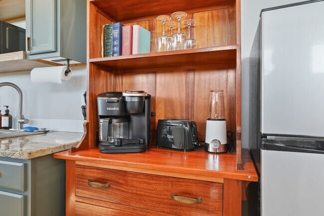 Building Photo - 304 Cliff Swallow Ave