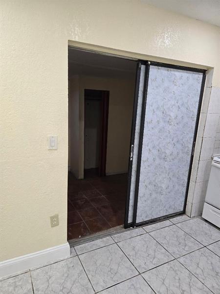 Building Photo - 5461 SW 38th Ct