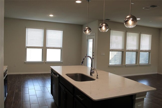 Building Photo - 13902 Ilex Dr