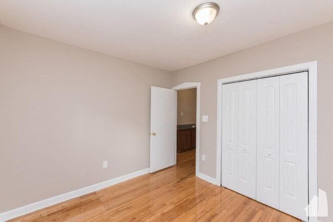 Building Photo - 2 bedroom in Chicago IL 60626