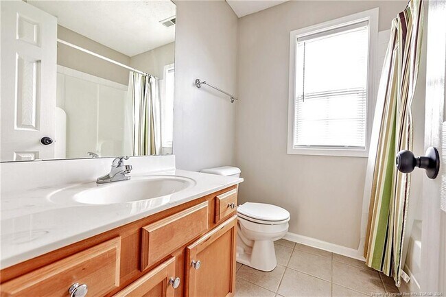 Building Photo - 1414-1412 Seabiscuit Dr