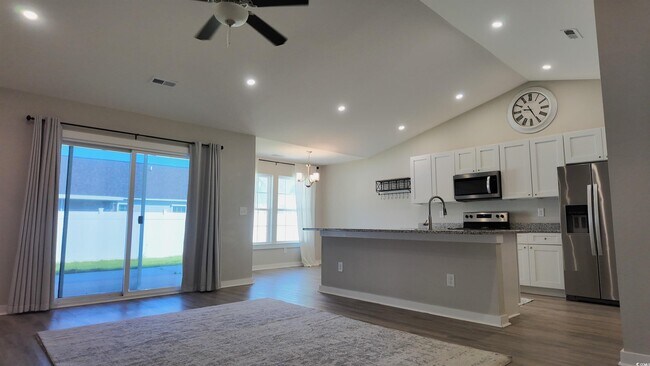 Building Photo - 1561 Heirloom Dr