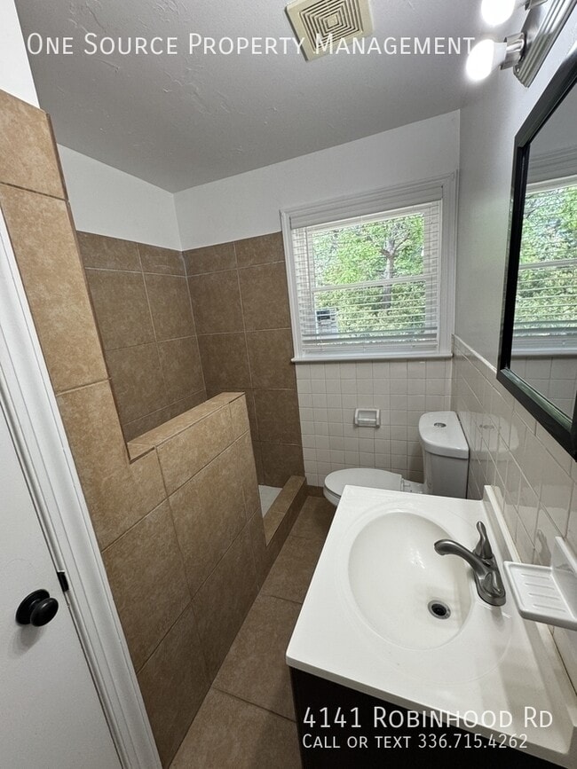 Building Photo - 4141 Robinhood Rd