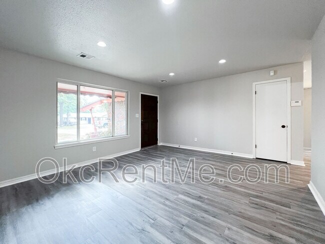 Building Photo - 2700 N Wheeler Ave