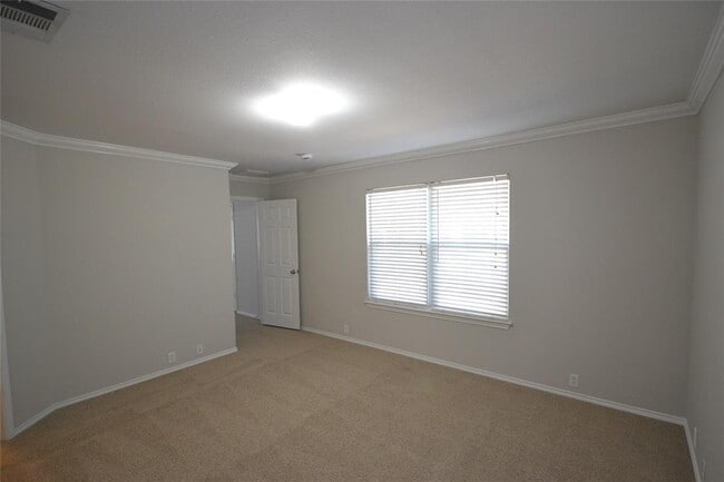 Building Photo - 2106 Kane Cove