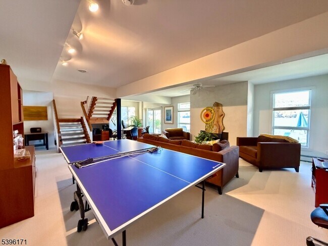 Building Photo - 73 Forest Lake Dr