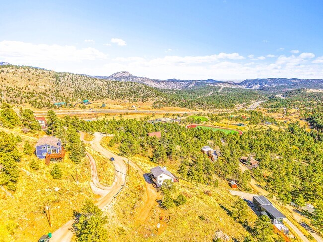 Building Photo - 1244 Hyland Dr