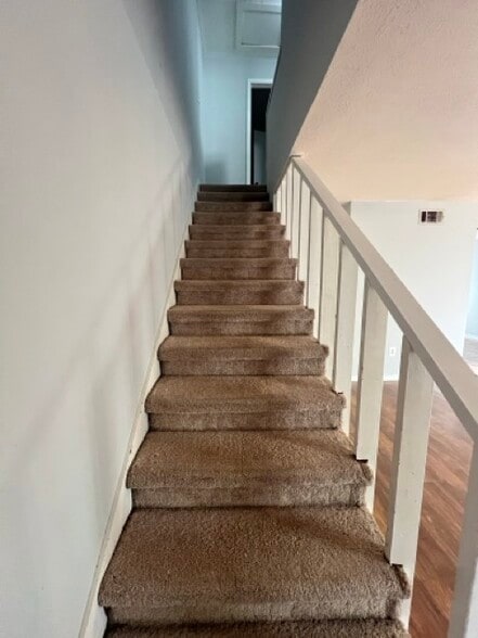 Building Photo - 562 Woodland Hills Pl