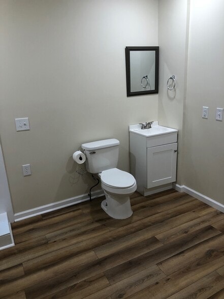half bath/laundry room - 130 Kenwood Ave