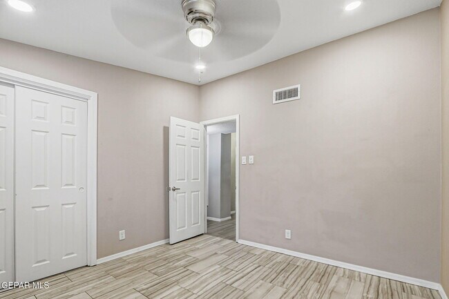 Building Photo - 10164 Dunbarton Dr