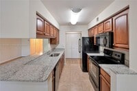 Building Photo - 9833 Westview Dr