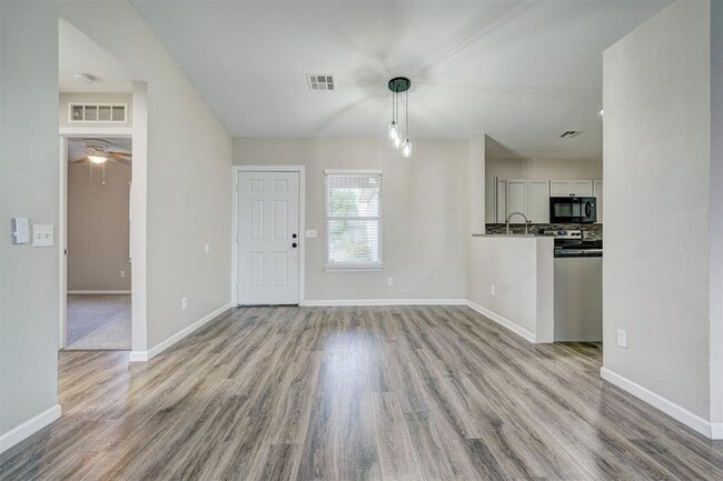 Building Photo - 10425 Aberdeen Dr