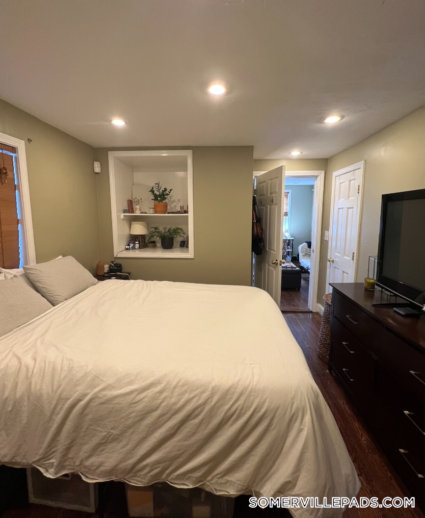 Building Photo - 735 Somerville Ave