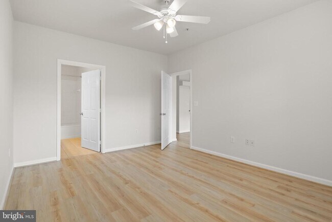 Building Photo - 12945 Centre Park Cir