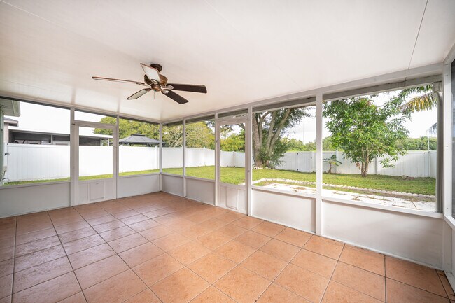 Building Photo - 10831 Leader Ln