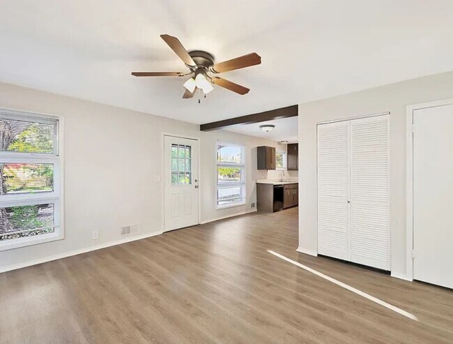 Building Photo - 6020 N East Park View St