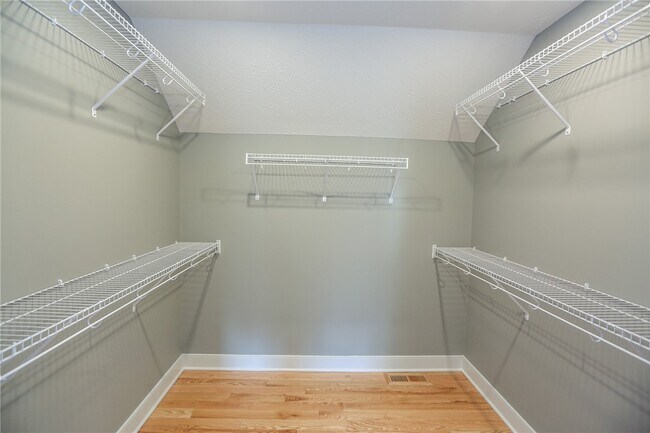 Building Photo - 1370 Bay Shore Blvd