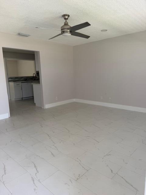 Building Photo - 9448 Saddlebrook Dr