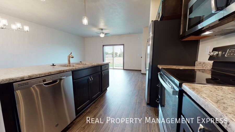 Building Photo - 4615 E Leubecher Pl