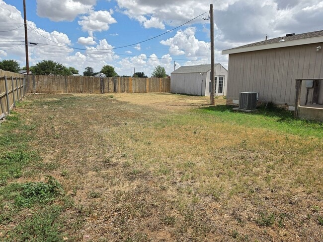 Building Photo - 1617 E Brazos St