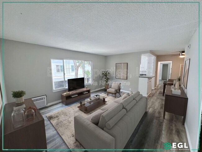 Primary Photo - 1006 N Orange Grove Ave