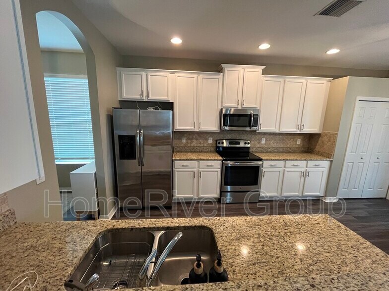 Building Photo - 12728 Avelar Creek Dr