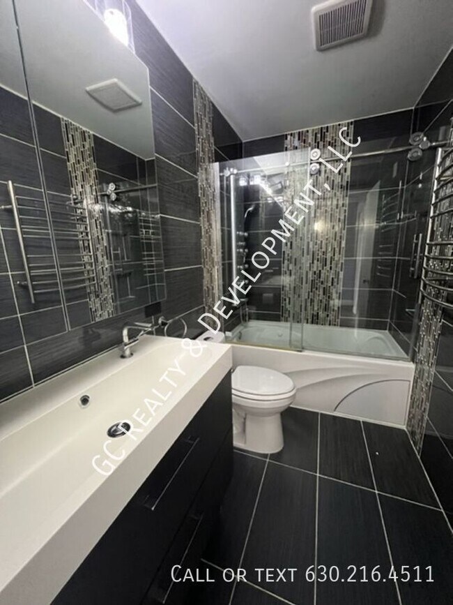 Building Photo - ***HIGHPOINT COMMUNITY / GORGEOUS UPDATED ...