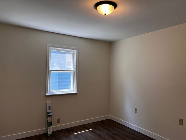 Building Photo - Love Where You Live in this Cozy 2 Bedroom...