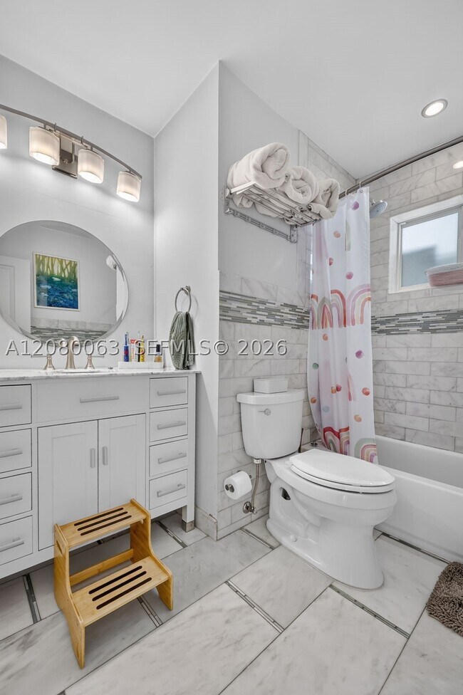 Building Photo - 14220 SW 86th Ave