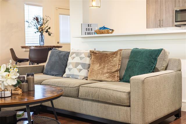 Building Photo - 10022 Glenrio Ln