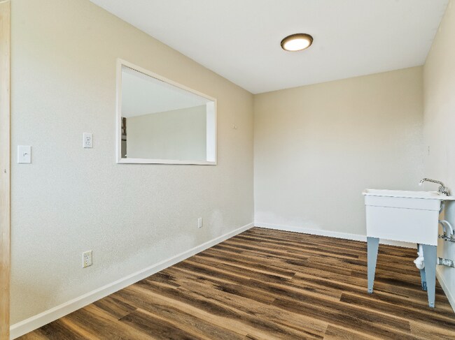 Building Photo - 2615 E McLoughlin Blvd