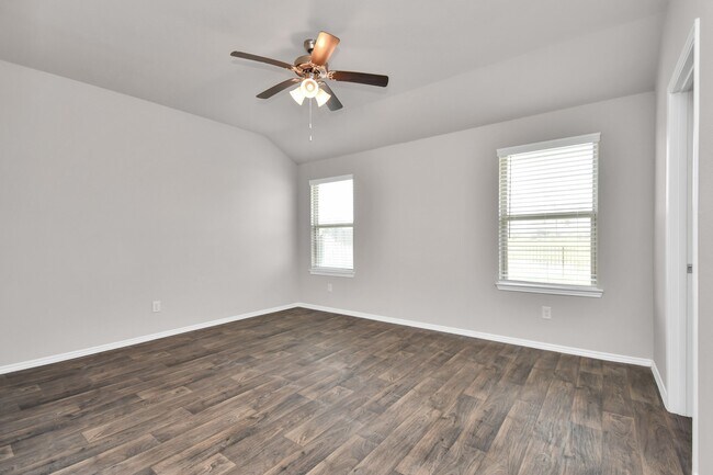 Building Photo - 9826 Laurel Lake Dr