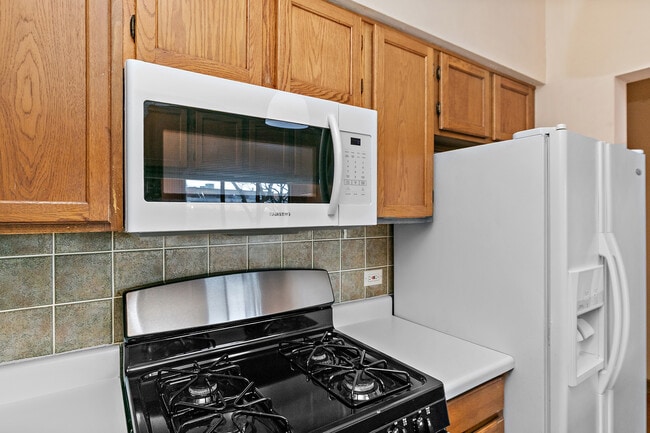 Building Photo - 1273 Cranbrook Dr