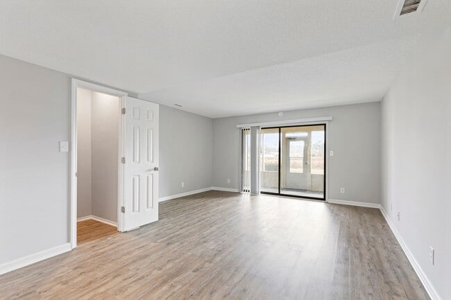 Building Photo - Master Suite with Balcony!!! Completely remodeled 2 level townhome close to the beaches of Surfside!