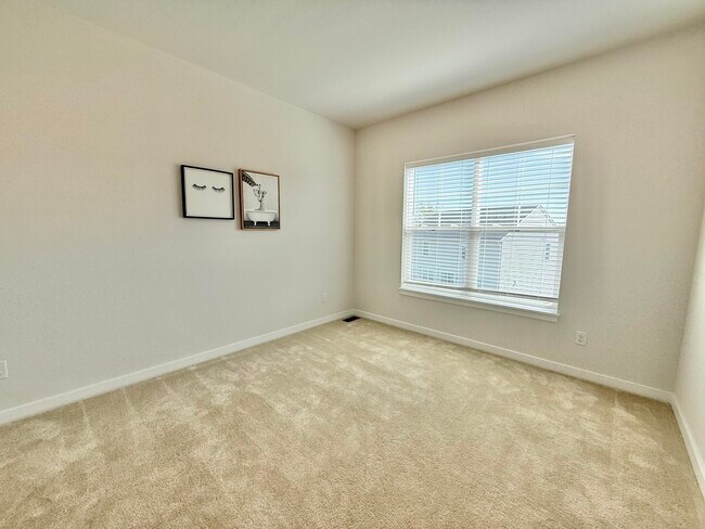Building Photo - 6394 S Trailwoods Dr