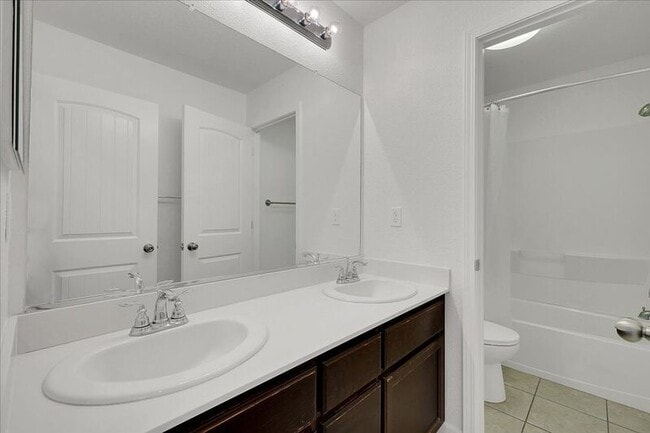 Building Photo - 566 Del Mar Cir